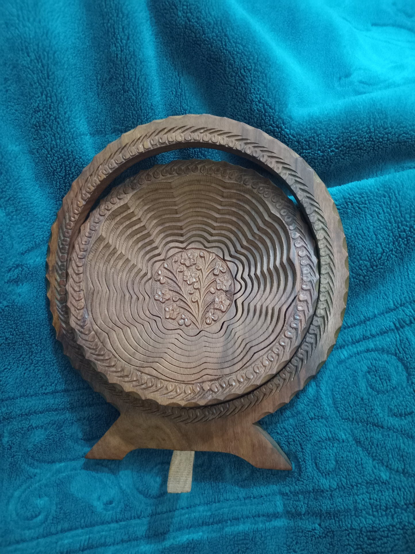 Handcrafted Wooden Fruit Basket with Carved Handle – Decorative Foldable Bowl