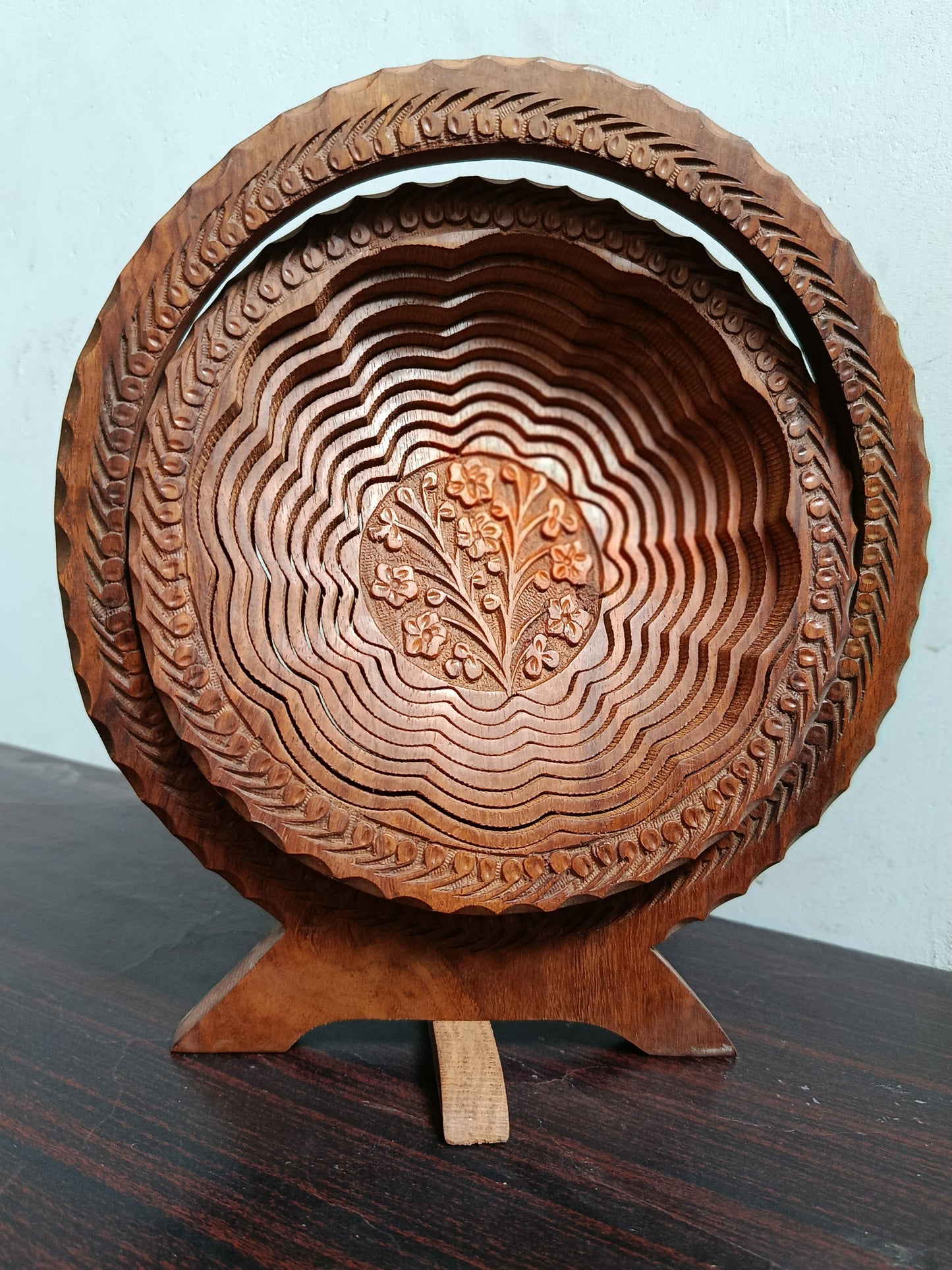 Handcrafted Wooden Fruit Basket with Carved Handle – Decorative Foldable Bowl